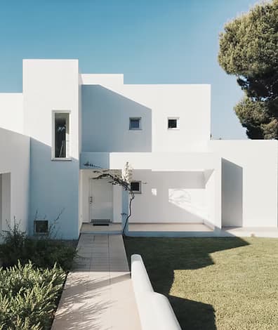 Incluye garantías inmobiliarias